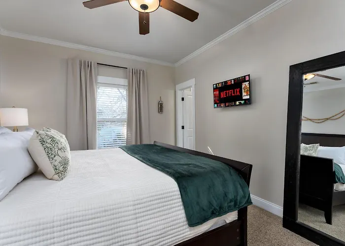 Downtown Wilmington Home ~ Pet Friendly