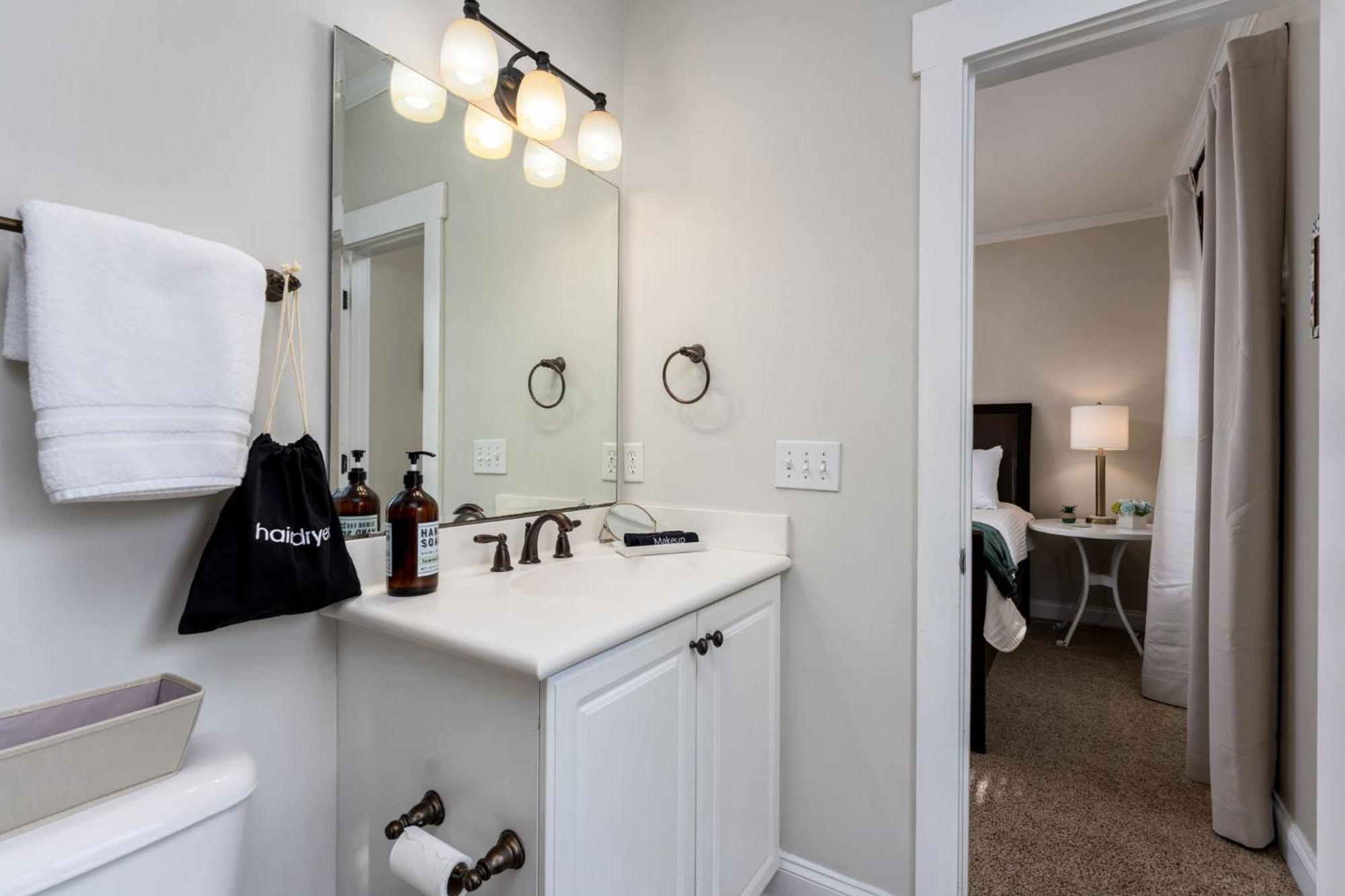 Downtown ~ Pet Friendly Holiday home Wilmington