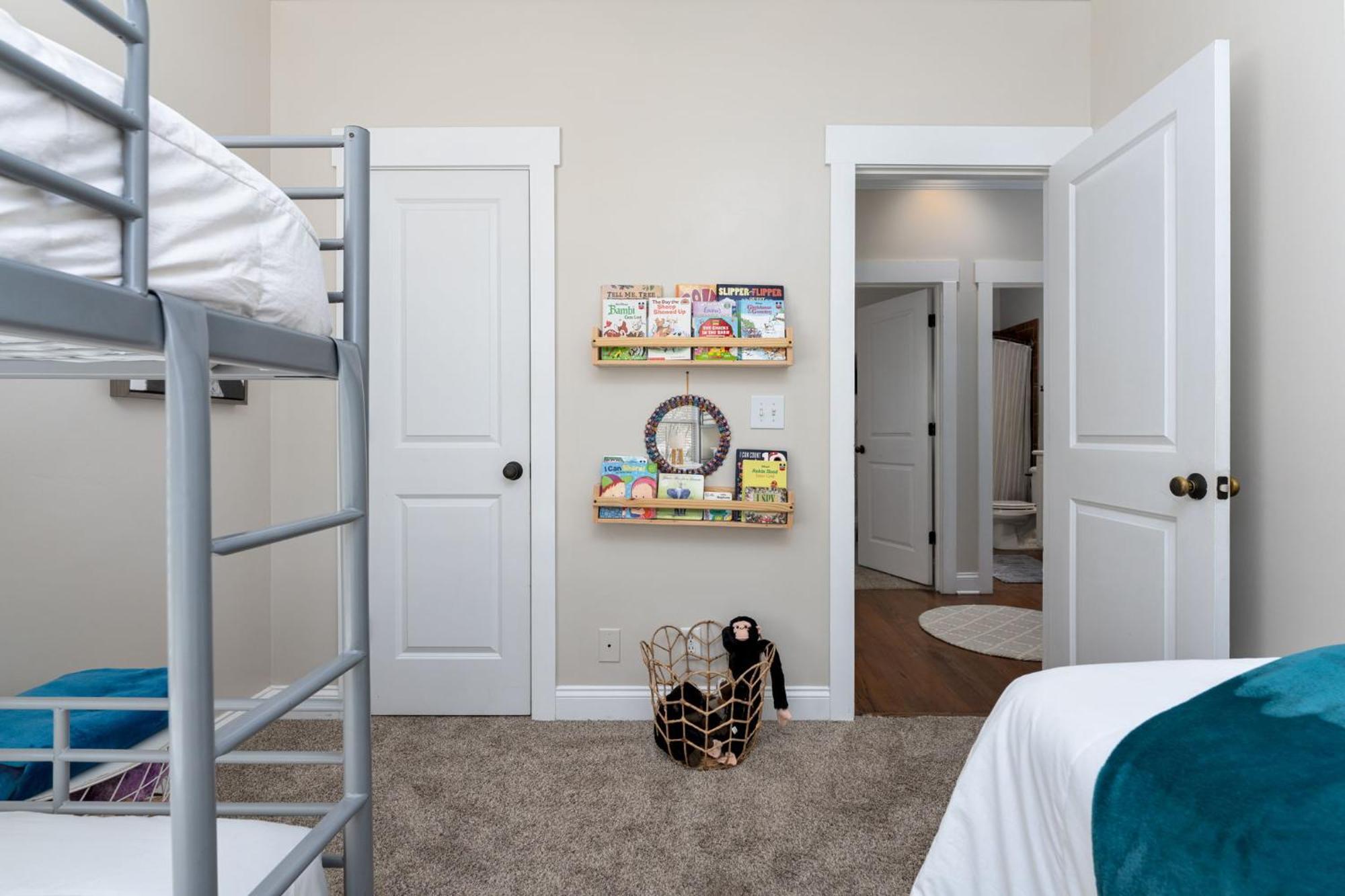 Holiday home Downtown ~ Pet Friendly *