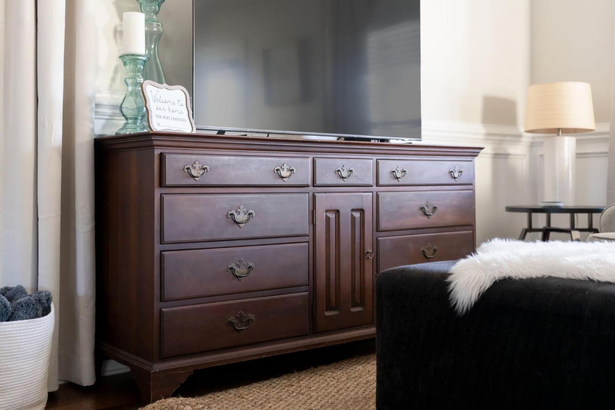 Downtown ~ Pet Friendly Holiday home *